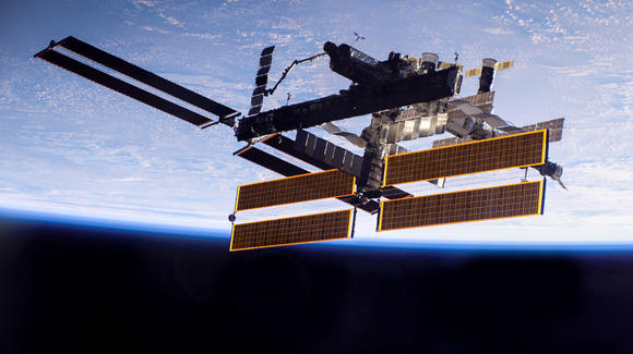 fotografía de la Estación Espacial Internacional en órbita