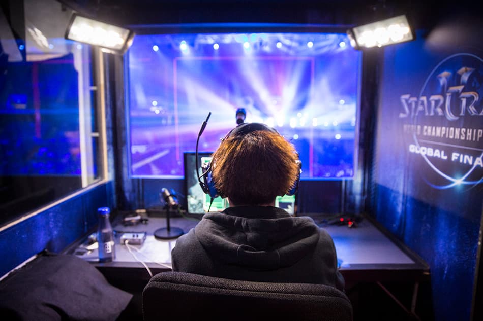 ¿Quién ganaría al 'StarCraft' en una batalla entre humanos y máquinas? Dos expertos opinan (muy distinto)