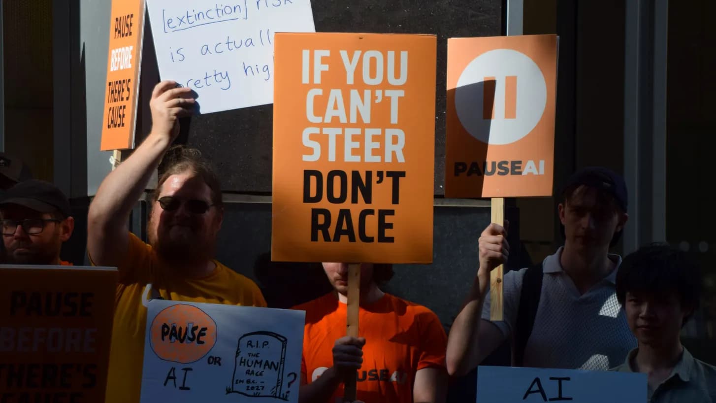 Abre la puerta de la cámara de las cápsulas, Claude