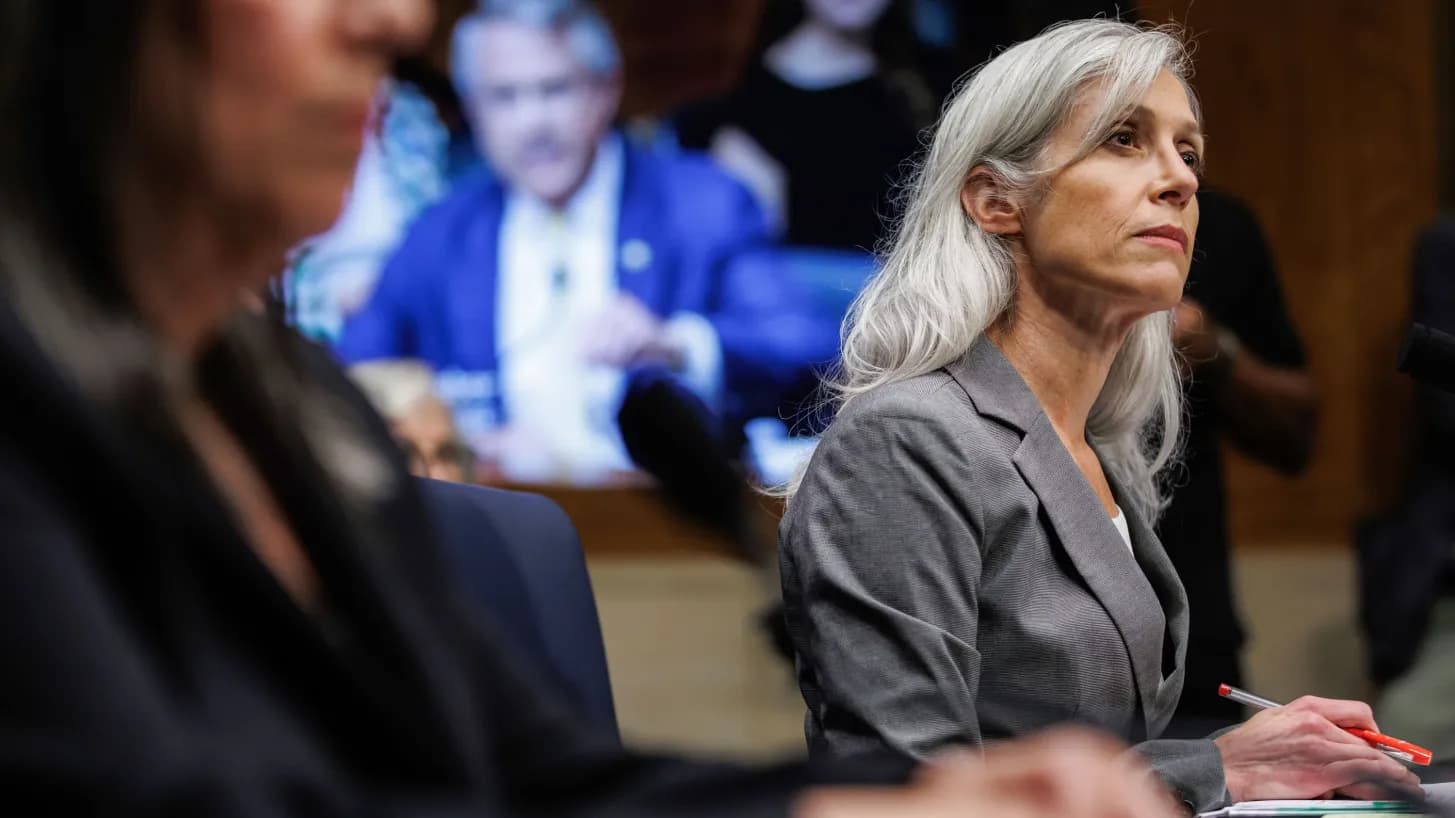 Ex altos cargos del Centro de Control de Enfermedades de EE UU alertan sobre el giro sobre las vacunas