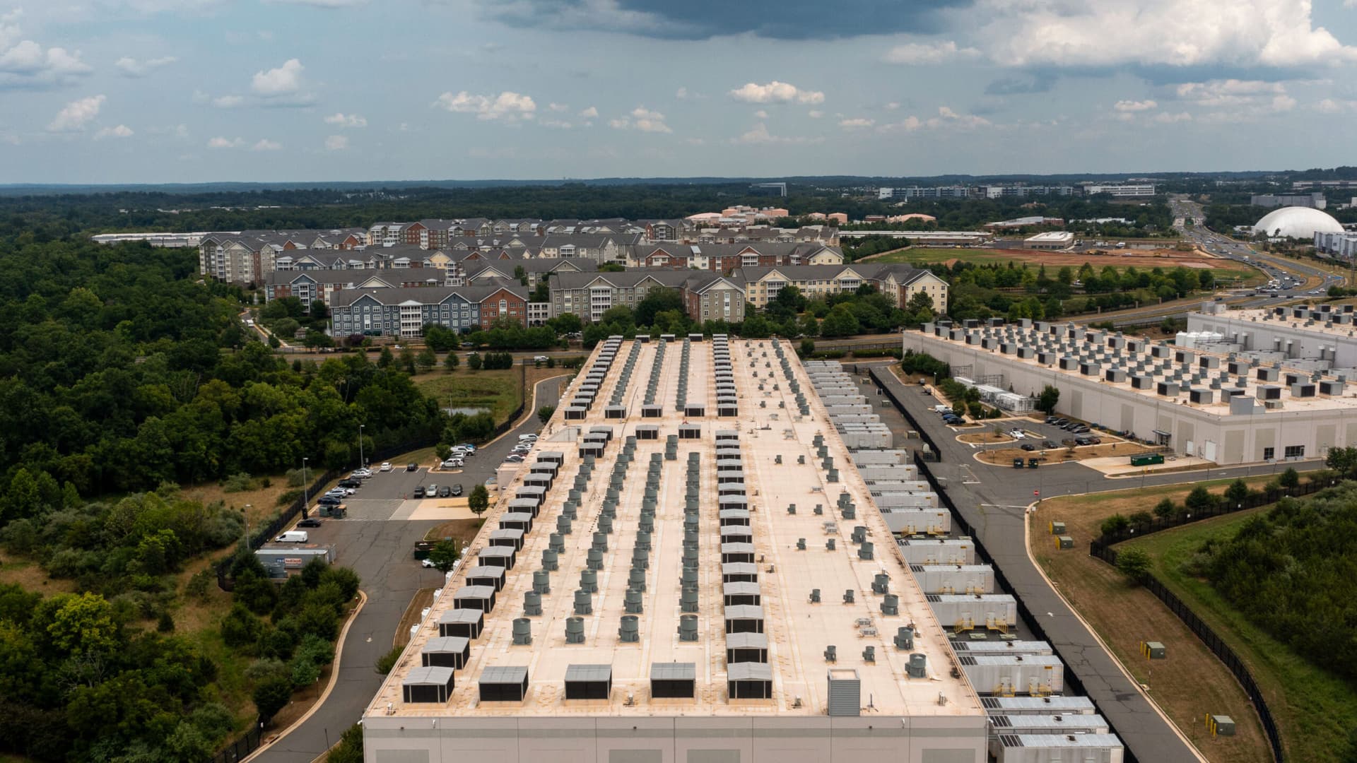 Por qué las promesas climáticas de la IA se parecen a las compensaciones de carbono